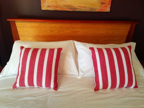 ArtHOUSE Beachfront Accommodation - Accommodation in Surfers Paradise 4
