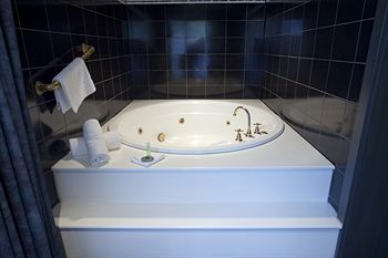 Bell Motel - Accommodation in Surfers Paradise 4