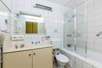 Best Western Melbourne's Princes Park Motor Inn - Accommodation in Surfers Paradise 50