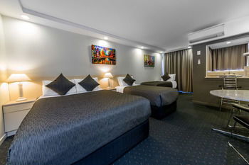 Best Western Melbourne's Princes Park Motor Inn - Accommodation in Surfers Paradise 56