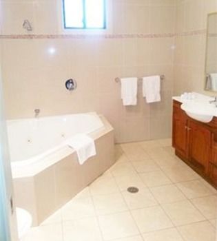 Potters Hotel Brewery Resort - Accommodation in Surfers Paradise 2