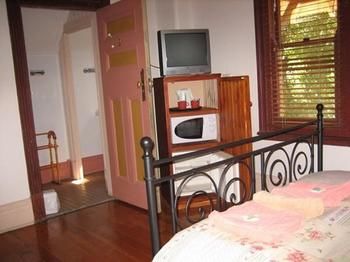 Burwood Bed And Breakfast - Accommodation in Surfers Paradise 11