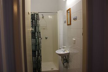 Burwood Bed And Breakfast - Accommodation in Surfers Paradise 3