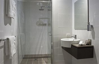 The Huskisson - Accommodation in Surfers Paradise 0