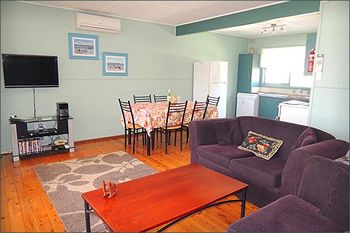 Paradise Bungalow - Accommodation in Surfers Paradise 1