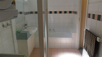 Australian Home Away @ Box Hill 21 - Accommodation in Surfers Paradise 0