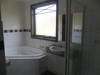 Australian Home Away @ Box Hill 32 - Accommodation in Surfers Paradise 0