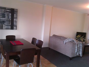 Australian Home Away @ Box Hill 32 - Accommodation in Surfers Paradise 3