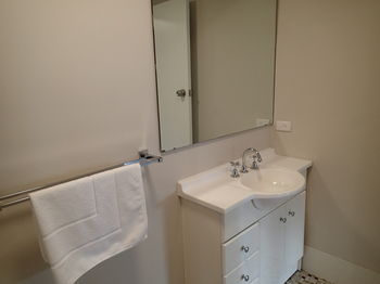 Dungowan Waterfront Apartments - Accommodation in Surfers Paradise 4