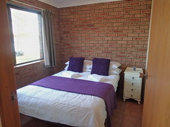 Dungowan Waterfront Apartments - Accommodation in Surfers Paradise 16