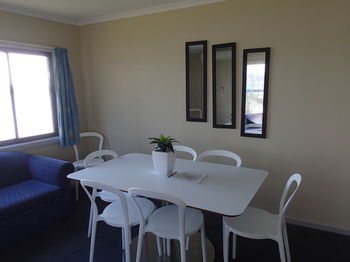 Dungowan Waterfront Apartments - Accommodation in Surfers Paradise 28