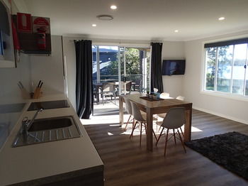 Dungowan Waterfront Apartments - Accommodation in Surfers Paradise 235