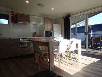 Dungowan Waterfront Apartments - Accommodation in Surfers Paradise 238