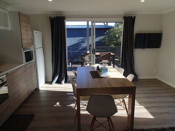 Dungowan Waterfront Apartments - Accommodation in Surfers Paradise 241