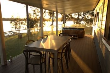 Dungowan Waterfront Apartments - Accommodation in Surfers Paradise 247
