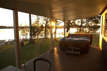 Dungowan Waterfront Apartments - Accommodation in Surfers Paradise 251