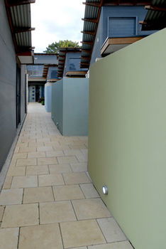By The Beach B&B And Apartments - Accommodation in Surfers Paradise 3
