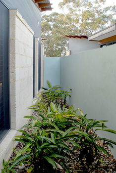 By The Beach B&B And Apartments - Accommodation in Surfers Paradise 8
