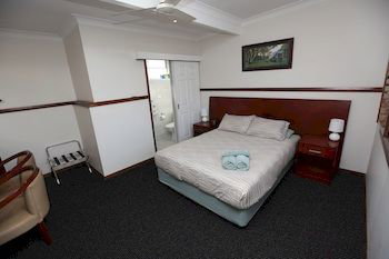 Across Country Motel And Serviced Apartments - Accommodation in Surfers Paradise 2