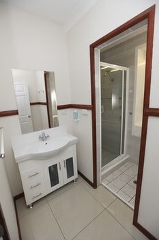 Across Country Motel And Serviced Apartments - Accommodation in Surfers Paradise 6