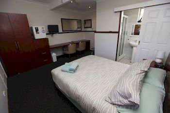 Across Country Motel And Serviced Apartments - Accommodation in Surfers Paradise 8