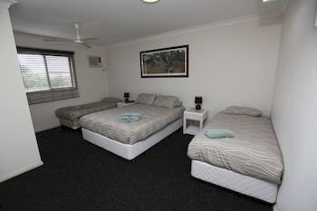 Across Country Motel And Serviced Apartments - Accommodation in Surfers Paradise 11