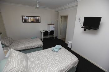 Across Country Motel And Serviced Apartments - Accommodation in Surfers Paradise 16