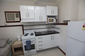 Across Country Motel And Serviced Apartments - Accommodation in Surfers Paradise 25