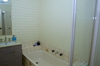 Yarra Glen Racecourse Apartments - Accommodation in Surfers Paradise 13