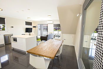 Astina Serviced Apartments - Parkside - Accommodation in Surfers Paradise 4