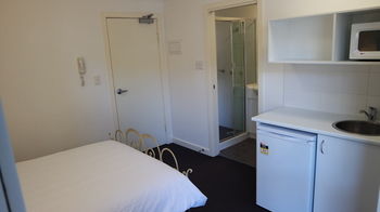 Cityview Studio Accommodation - Accommodation in Surfers Paradise 2