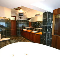 Relaxin - Accommodation in Surfers Paradise