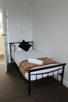 Hotel Beach House Nambour - Accommodation in Surfers Paradise 2