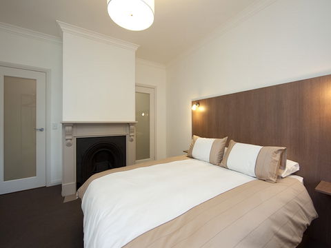 Newdegate House - Accommodation in Surfers Paradise 1