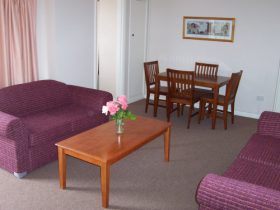 Hobart Apartments - Accommodation in Surfers Paradise 2