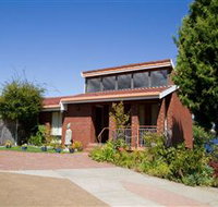 Waterside Accommodation - Derwent Retreat - Accommodation in Surfers Paradise