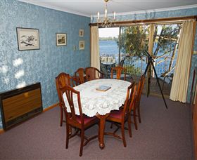 Waterside Accommodation - Derwent Retreat - Accommodation in Surfers Paradise 2