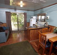 Crayfish Creek Van and Cabin Park and Spa Treehouse - Accommodation in Surfers Paradise