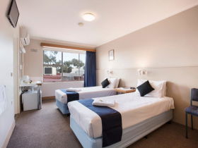 Carlyle Hotel - Accommodation in Surfers Paradise 2