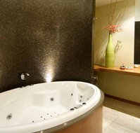 Hepburn Spa Pavilions - Saffron - Accommodation in Surfers Paradise