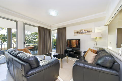 On The Bay Apartments - Accommodation in Surfers Paradise 1