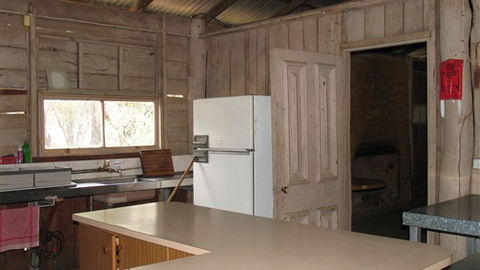 TreeTops Log Cabin - Accommodation in Surfers Paradise 1