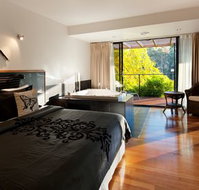 Springs Spa Villa - Accommodation in Surfers Paradise
