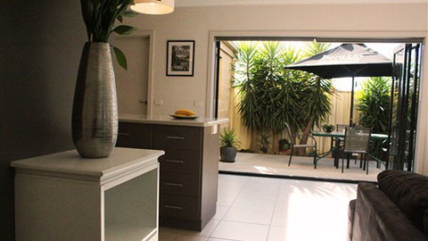 Acacia Villa - Accommodation in Surfers Paradise 1