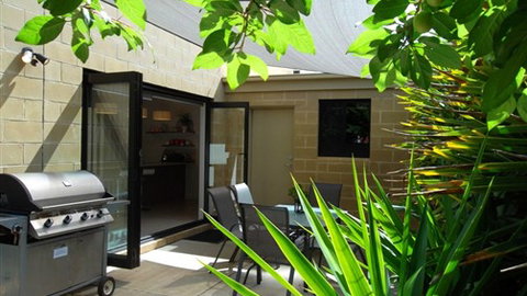 Acacia Villa - Accommodation in Surfers Paradise 2