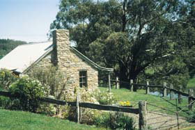 Adelaide Hills Country Cottages - Gum Tree Cottage - Accommodation in Surfers Paradise 0