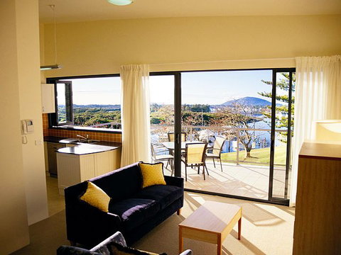 Boathouse Resort Tea Gardens - Accommodation in Surfers Paradise 3