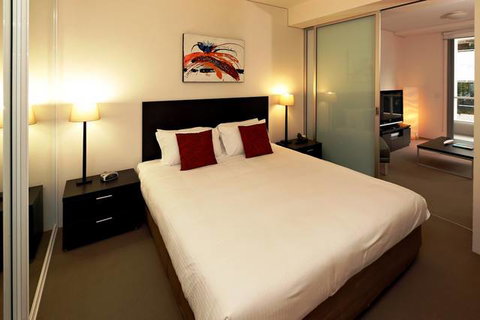 Cairns Luxury Apartments - Accommodation in Surfers Paradise 2