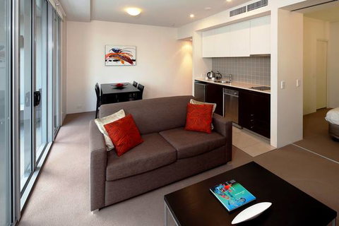 Cairns Luxury Apartments - Accommodation in Surfers Paradise 3