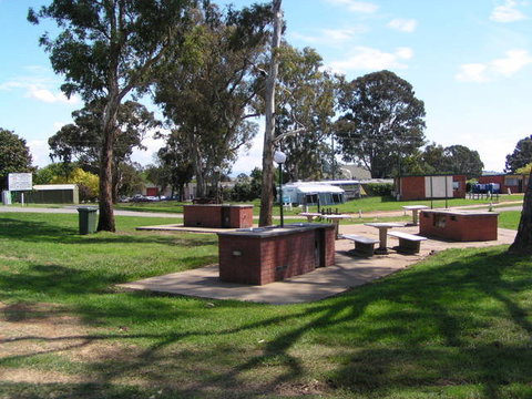 Canberra Carotel Motel & Caravan Park - Accommodation in Surfers Paradise 1